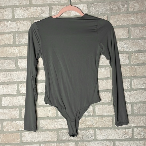 PUMIEY Scoop Neck Body Hugging Bodysuit Gray size Small - Picture 9 of 11